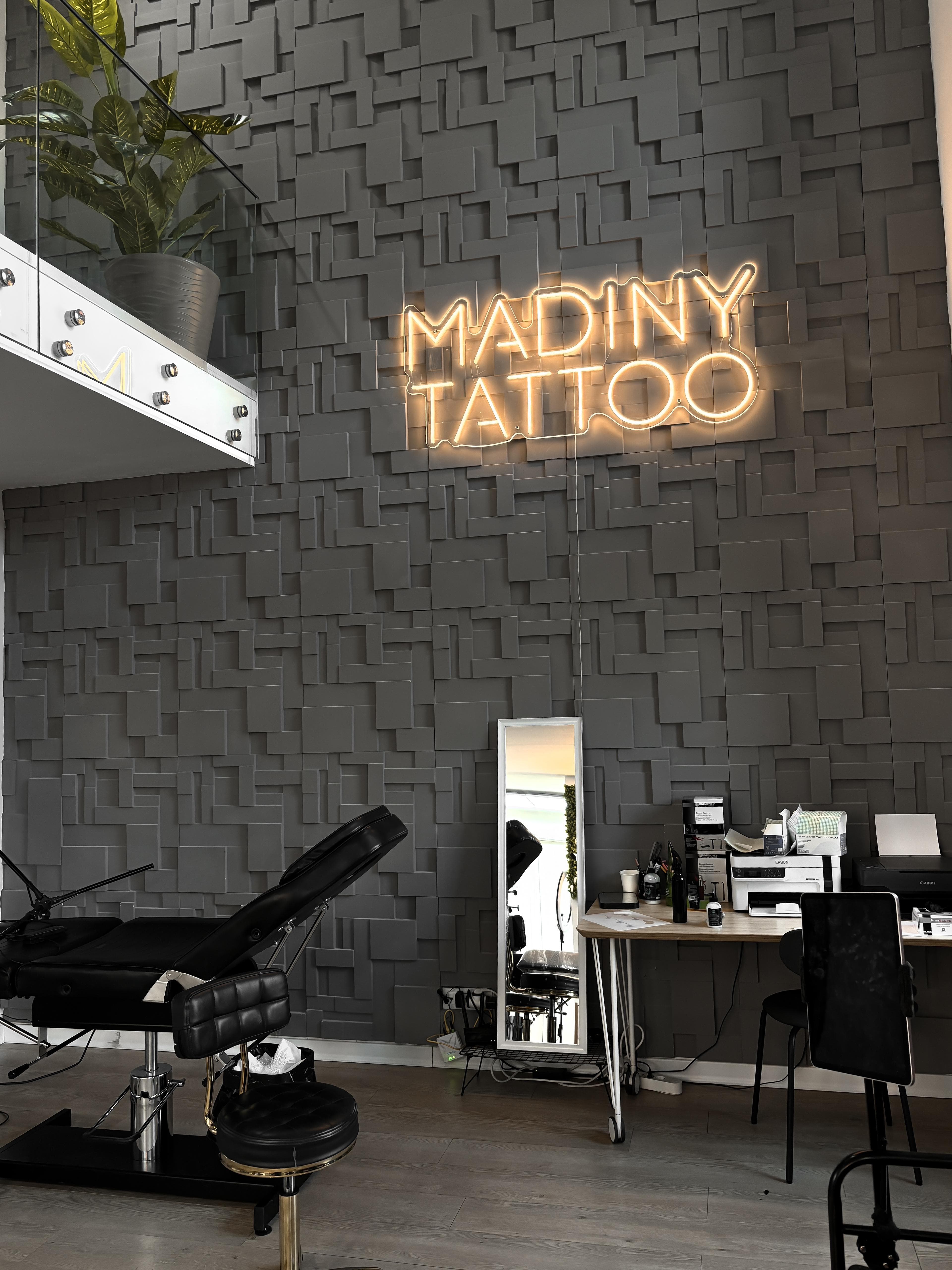 Serviciu Piercing la Madiny Tattoo București
