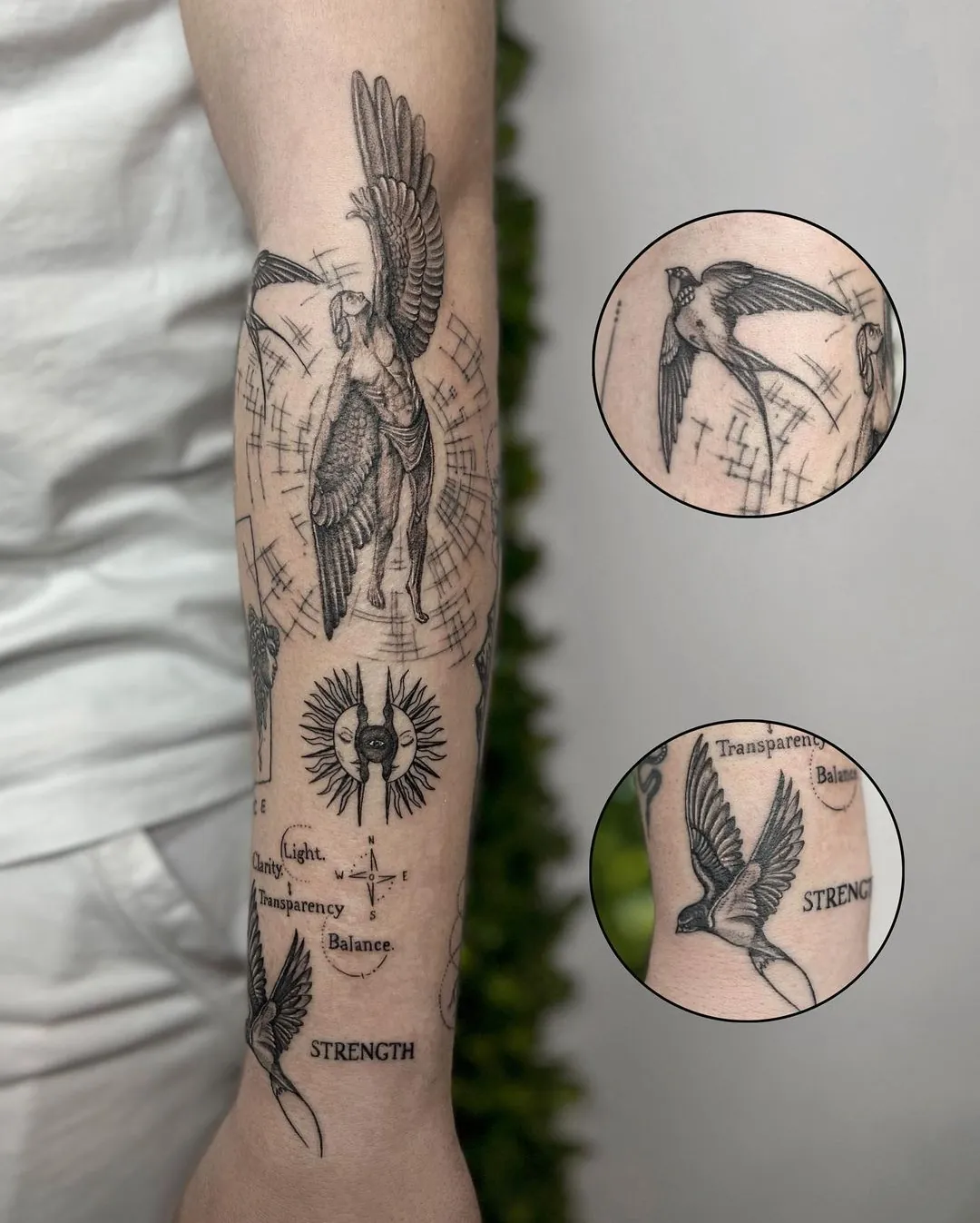 Tatuaj fine line pe antebraț cu un înger înaripat, busolă și text